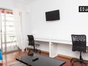 Habitación equipada con amplio espacio de almacenamiento...