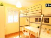 Habitación equipada con calefacción en un apartamento de...