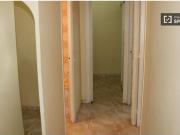 Habitación equipada con cómoda en piso compartido, Eixample