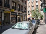 Habitación equipada con cómoda en piso de 12...