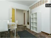 Habitación equipada con estantería en piso compartido, Ronda