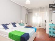 Habitación equipada con llave independiente en piso...