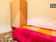 Habitación equipada en piso compartido en Moncloa, Madrid