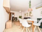 Habitación espaciosa y amplia con baño propio en...