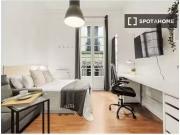 Habitación fresca en un apartamento de 9 dormitorios en...