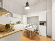 Habitación fresca en un apartamento de 9 dormitorios en...