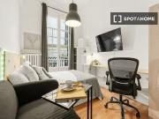 Habitación fresca en un apartamento de 9 dormitorios en...