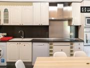 Habitación grande con calefacción en un apartamento de 8...