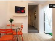 Habitación grande en apartamento de 7 dormitorios en...