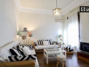 Habitación grande en un apartamento de 5 dormitorios en...