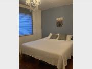 Habitación grande iluminada