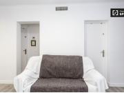 Habitación ideal con calefacción en un apartamento de 3...