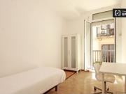 Habitación ideal con cómoda en el apartamento de 8...