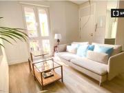 Habitación ideal con estanterías en apartamento de 6... Habitación ideal con estanterías en apartamento de 6...