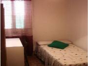 Habitación ideal en piso compartido con edificio tiene...