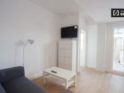 Habitación increíblemente espaciosa en un apartamento de...