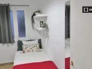 ¡Habitación individual en alquiler en el barrio de Poble...