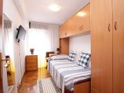 Habitación individual en apartamento de 3 camas by Sant...