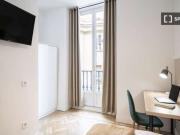 Habitación individual soleada con baño privado y con terraza