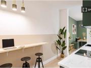 Habitación individual soleada con baño privado y con terraza