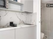 Habitación individual soleada con baño privado y con terraza