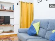 Habitación interior con amplio espacio de almacenamiento...