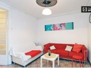 Habitación interior con armario independiente en un...