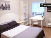 Habitación interior con calefacción en apartamento de 3...