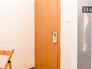 Habitación interior en piso compartido en El Raval,...