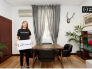 Habitación íntima con amplio espacio de almacenamiento...