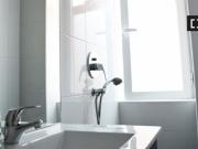 Habitación íntima con armario independiente en el piso...