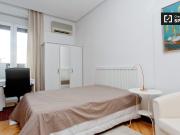Habitación íntima en piso compartido en Chamberí, Madrid