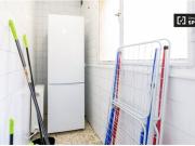 Habitación luminosa con balcón en alquiler en un...