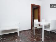 Habitación luminosa con calefacción en piso compartido,...