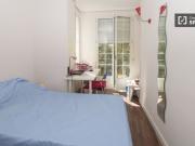 Habitación luminosa con llave independiente en piso...