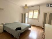 Habitación luminosa en apartamento de 5 dormitorios con...