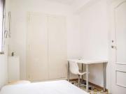 Habitación luminosa en apartamento de 5 dormitorios en...