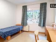 Habitación luminosa en apartamento de 5 dormitorios en...