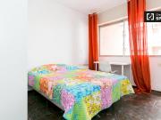 Habitación luminosa en apartamento de 5 dormitorios en...