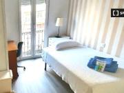 Habitación luminosa en apartamento de 6 dormitorios en...