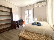 Habitación luminosa en apartamento de 6 dormitorios en...