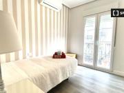 Habitación luminosa en apartamento de 6 dormitorios en...