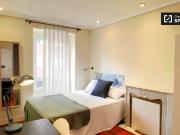 Habitación luminosa en apartamento de 6 dormitorios en...