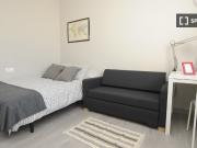 Habitación luminosa en apartamento de 6 dormitorios en...