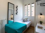 Habitación luminosa en apartamento de 6 dormitorios en...