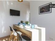 Habitación luminosa en apartamento de 6 habitaciones en... Habitación luminosa en apartamento de 6 habitaciones en...