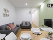 Habitación luminosa en apartamento de 9 habitaciones en...