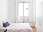 Habitación luminosa en piso de 12 habitaciones en Sol,...