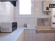Habitación luminosa en piso de 5 dormitorios en Gràcia Habitación luminosa en piso de 5 dormitorios en Gràcia