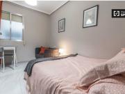 Habitación luminosa en piso de 5 habitaciones con...